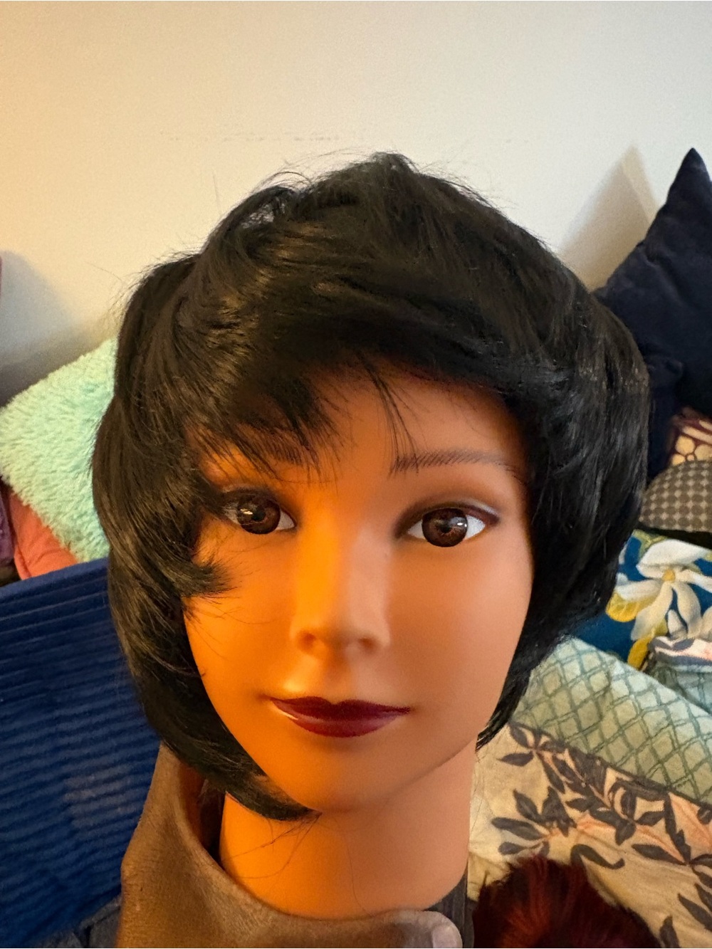 Short Layered Black Women's Wig — Classic Everyday Style
